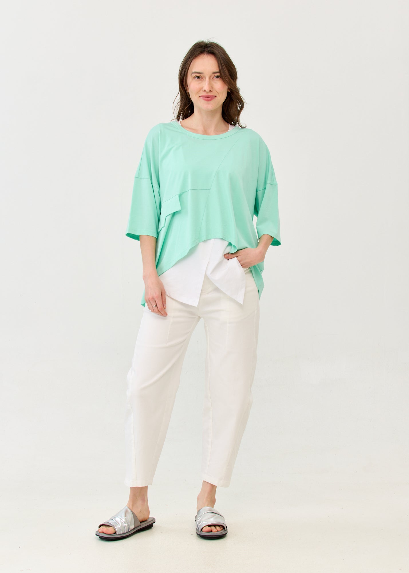 Green-graded short-sleeved shirt