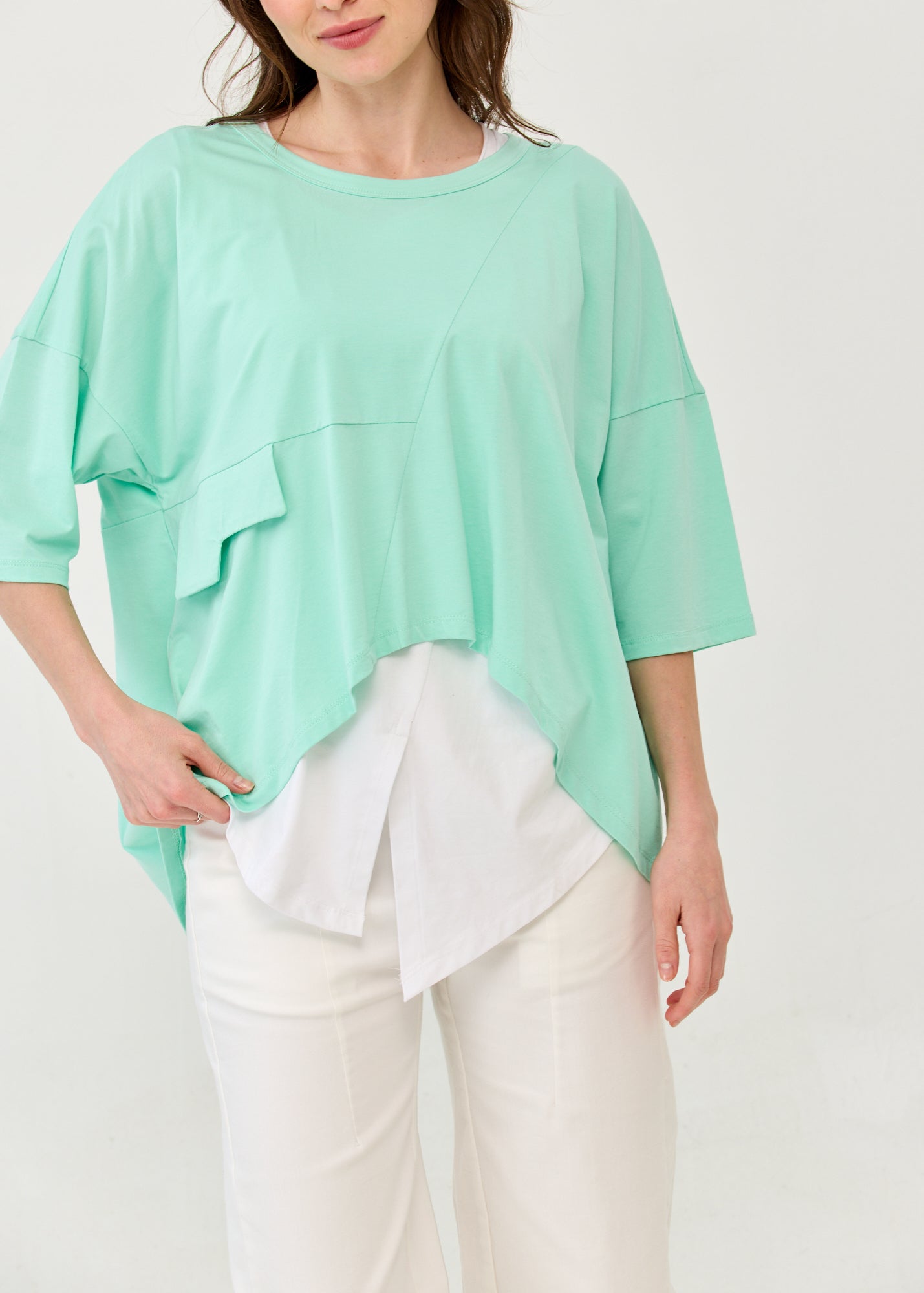 Green-graded short-sleeved shirt