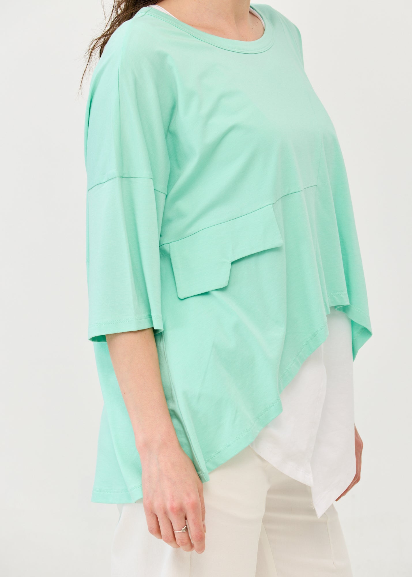 Green-graded short-sleeved shirt