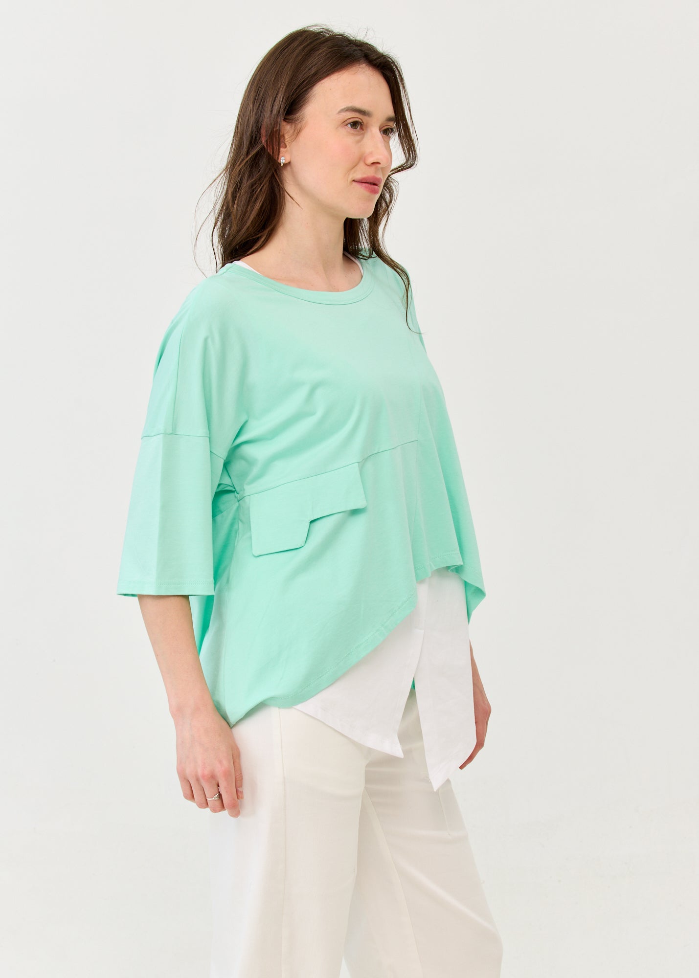 Green-graded short-sleeved shirt