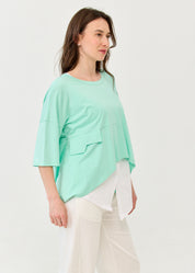 Green-graded short-sleeved shirt