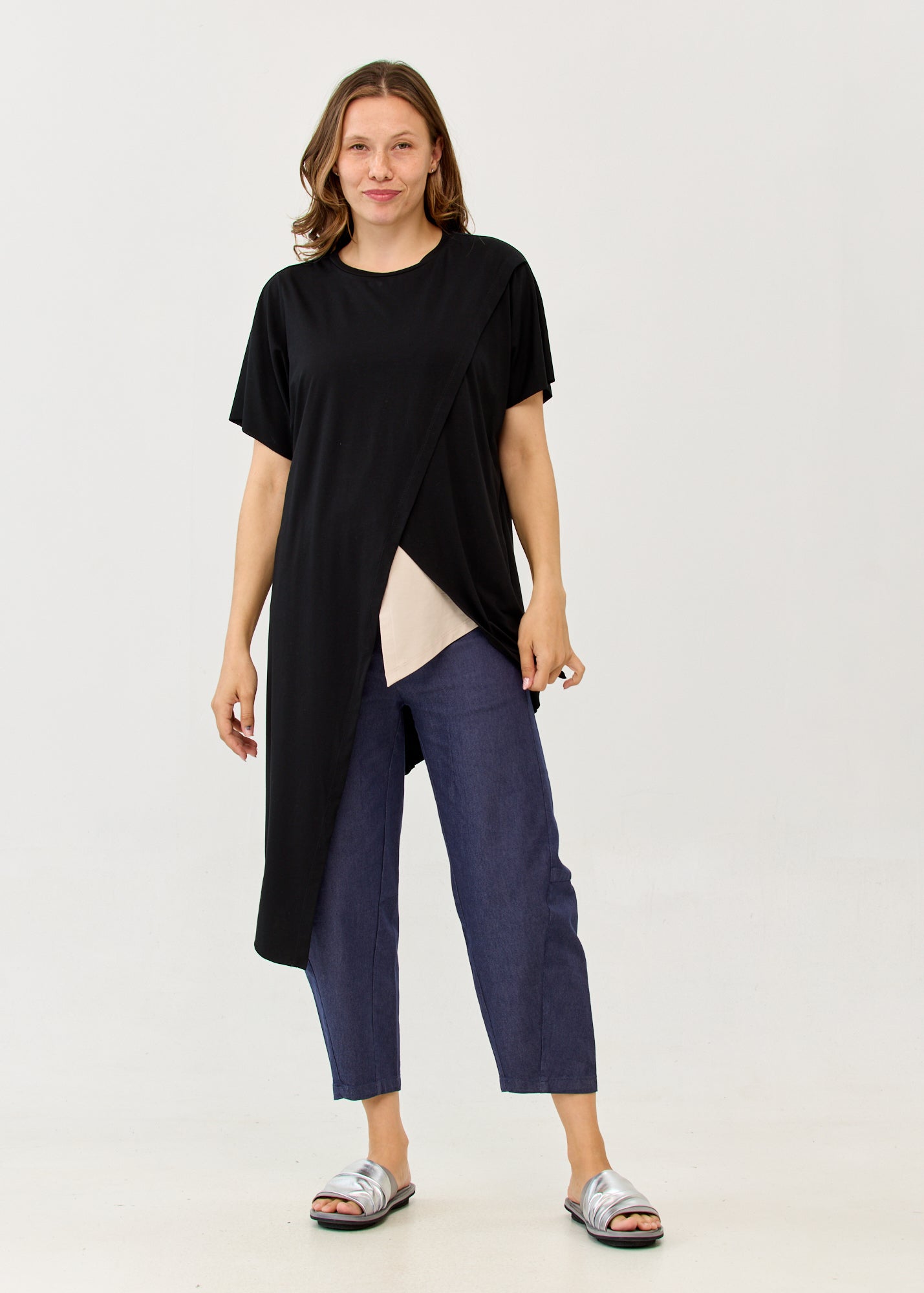 Short sleeve tunic, diagonal cut, black