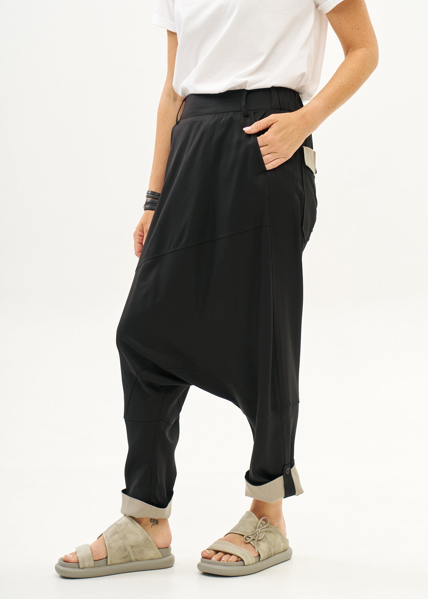 Pants with a color-block cuff in black