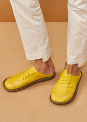 Asymmetric cigar leather comfort shoes with yellow rubber laces