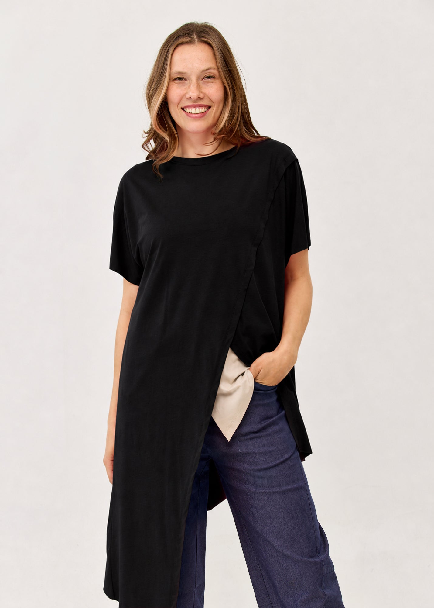 Short sleeve tunic, diagonal cut, black