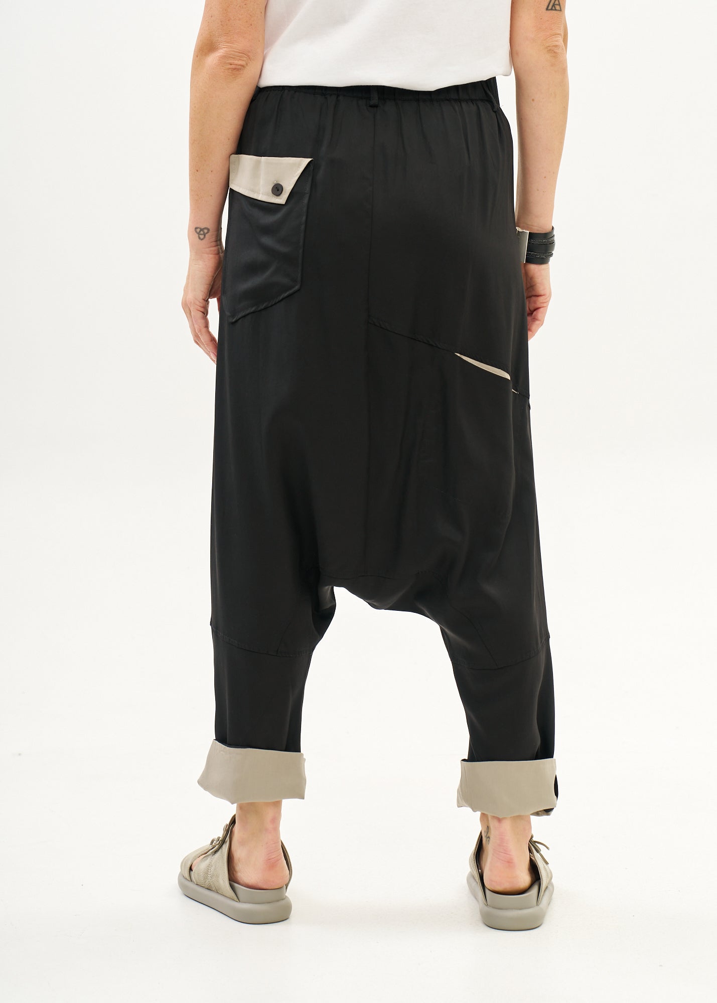 Pants with a color-block cuff in black