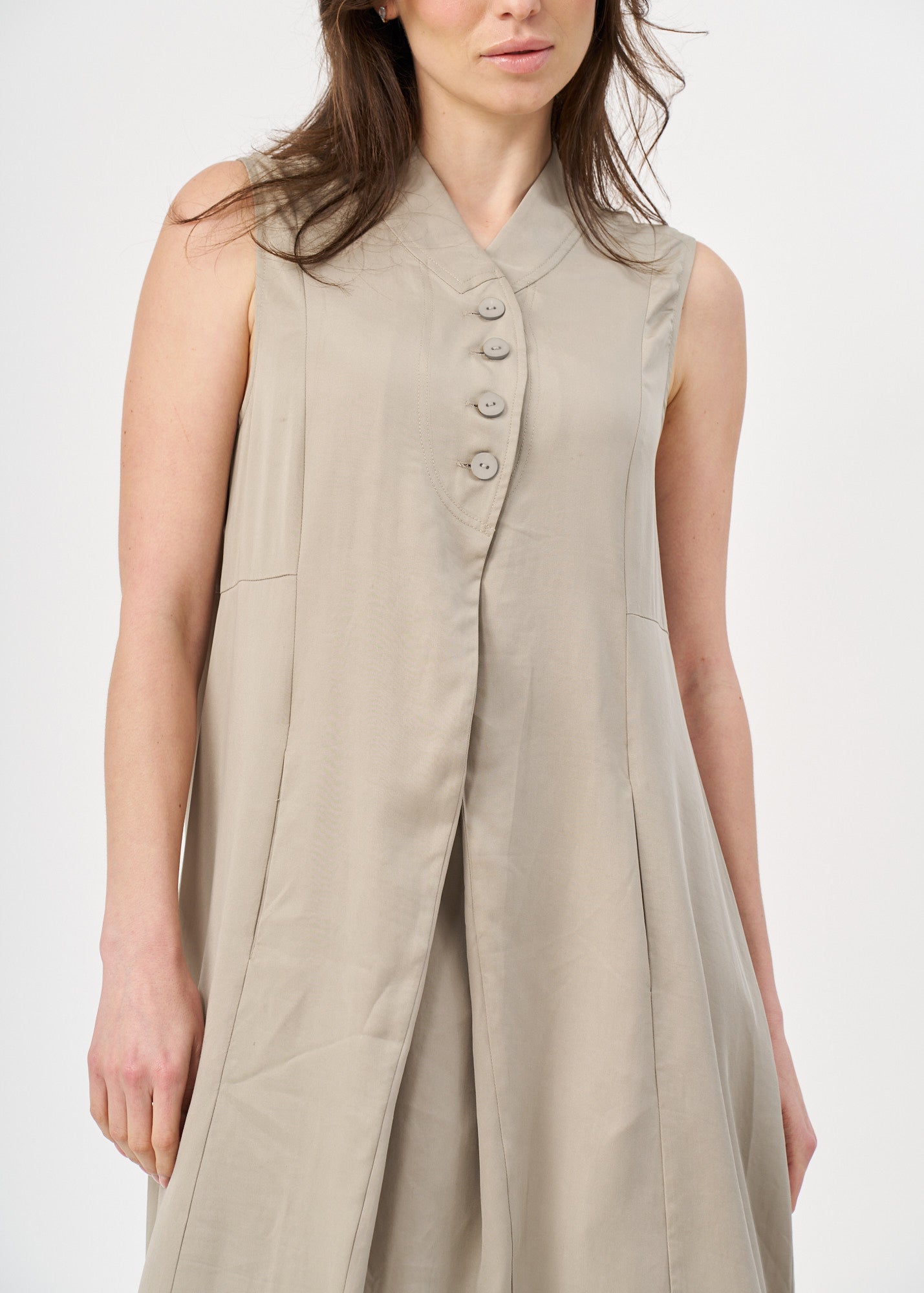 Dress with half button and brown collar