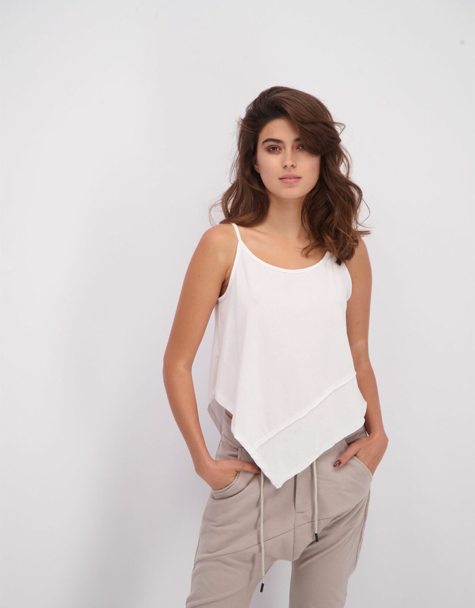 White basic spaghetti short tank top 