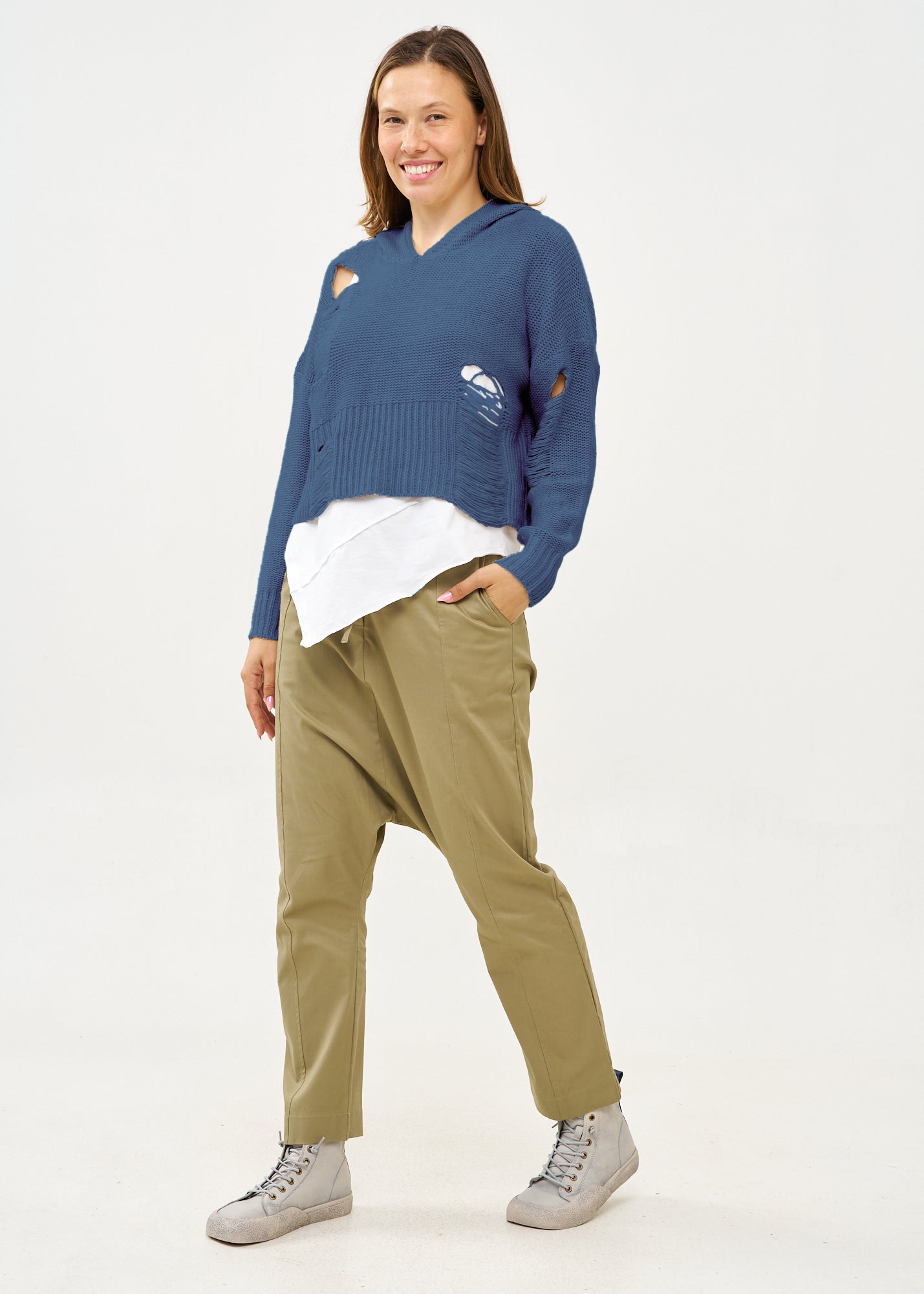 Knitwear with a blue braid extension cap