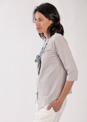 Light gray diagonal stitching shirt, 3/4 sleeve, flared sleeves