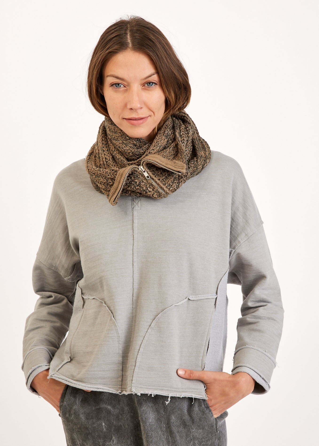 Scarf with a green zipper