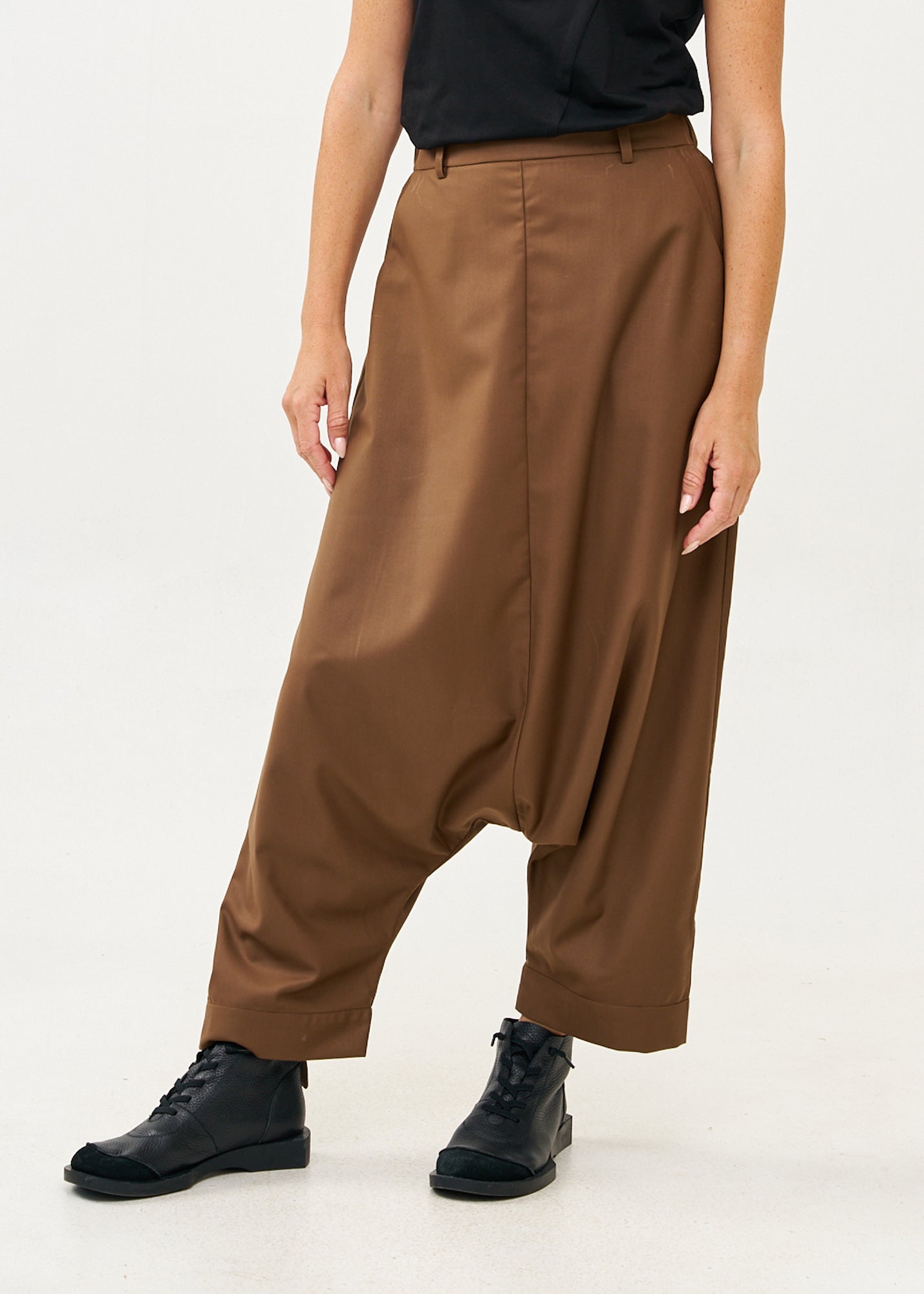 Classic skirt pants with brown shine
