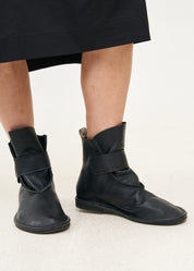 Soft leather boots with black scotch closure