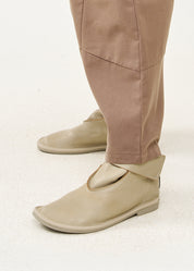 Soft leather boots with gray scotch closure
