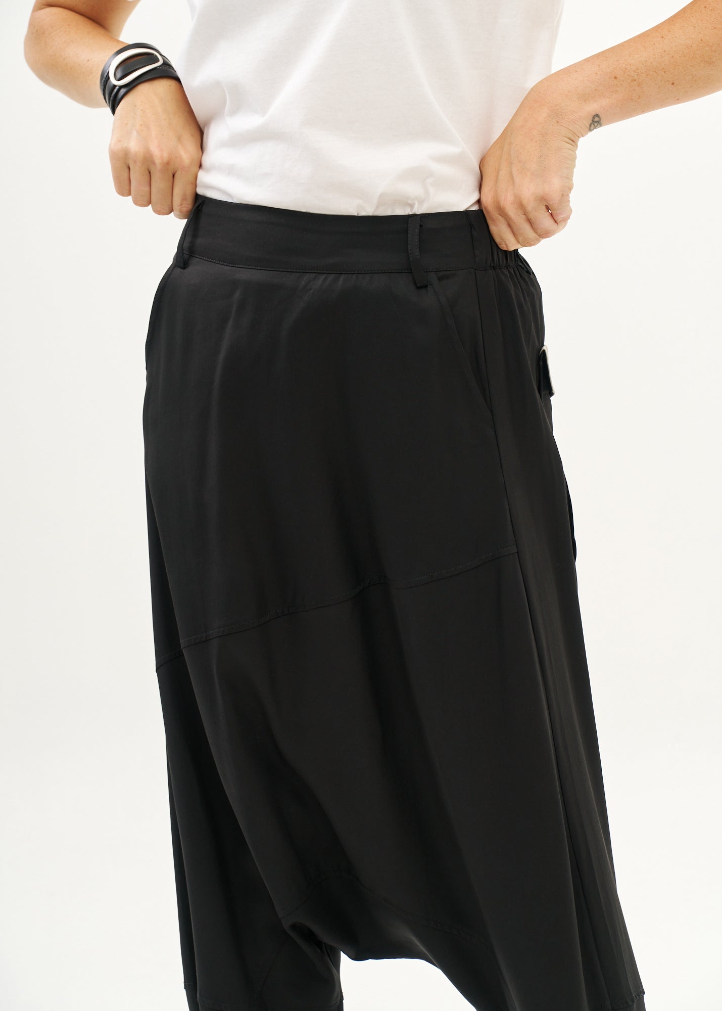 Pants with a color-block cuff in black