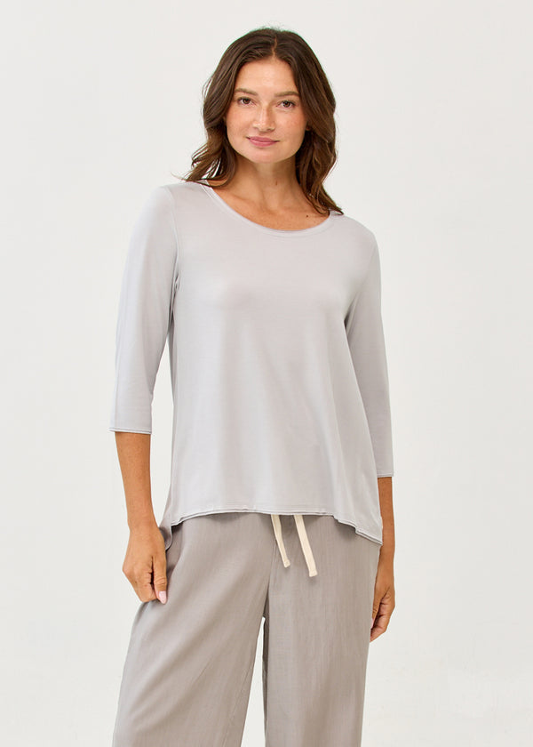 Light gray 3/4 sleeve long-back shirt