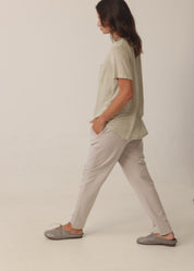 Short-sleeved shirt with cut pocket and thin brown fabric combination