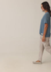 Straight short sleeve t-shirt, slits on the sides, white