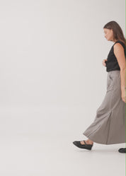 Skirt with zippers and brown ribbon combination