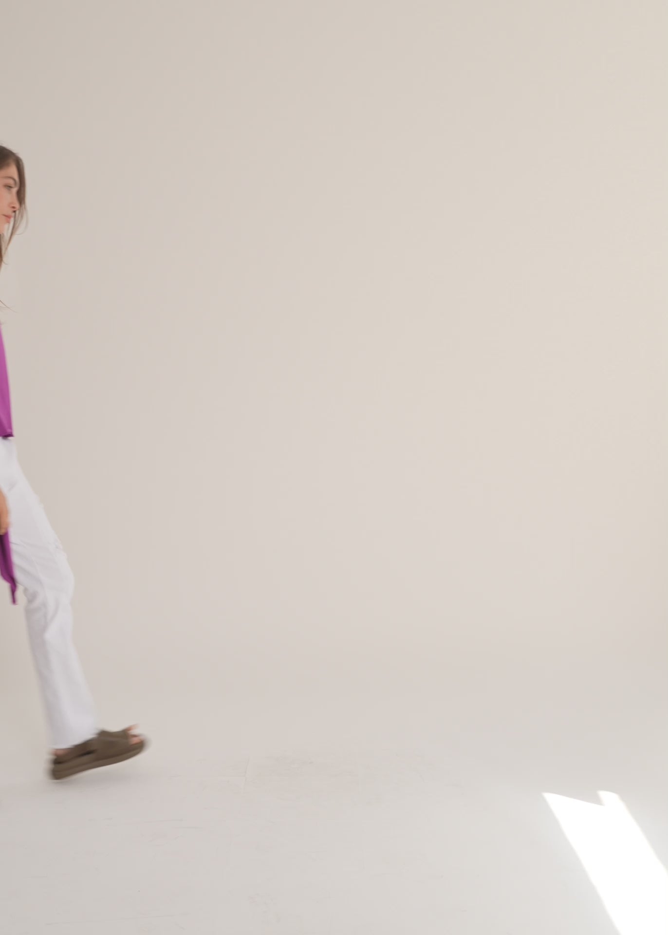 White short sleeve shirt with long sides