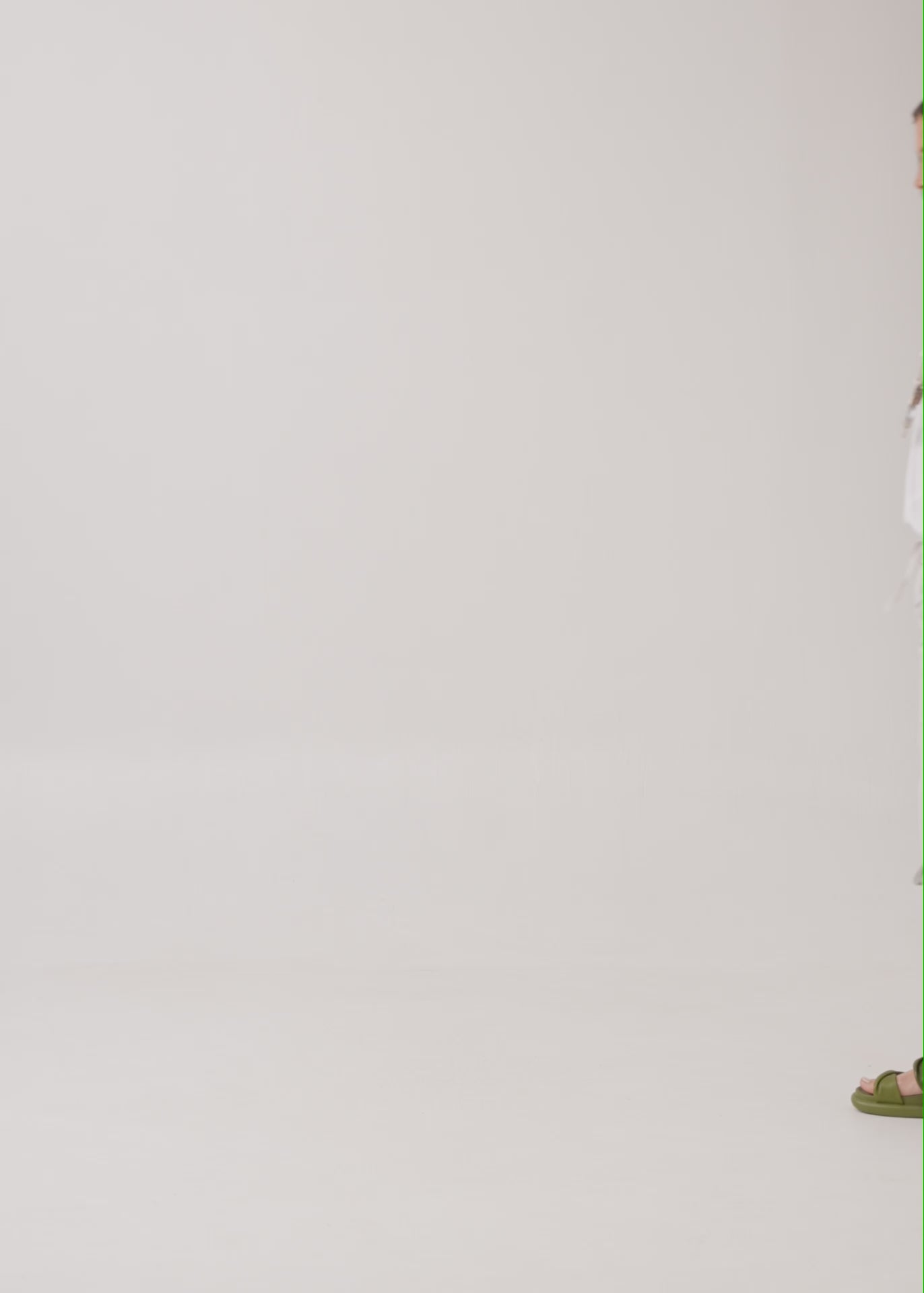 Casual pants with green ribbon belt