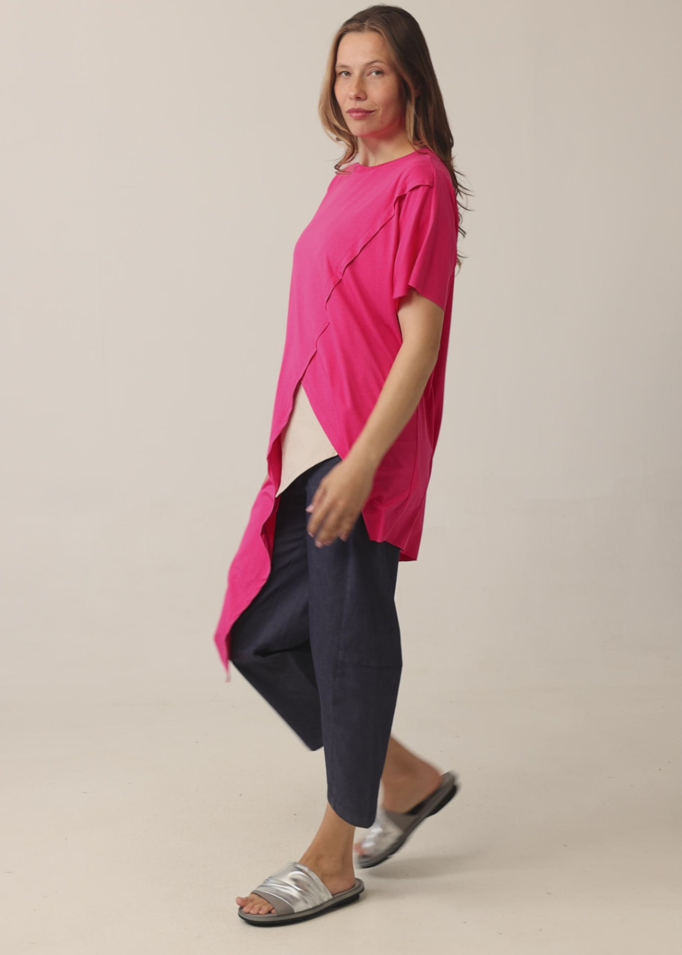 Short sleeve tunic, diagonal cut, black