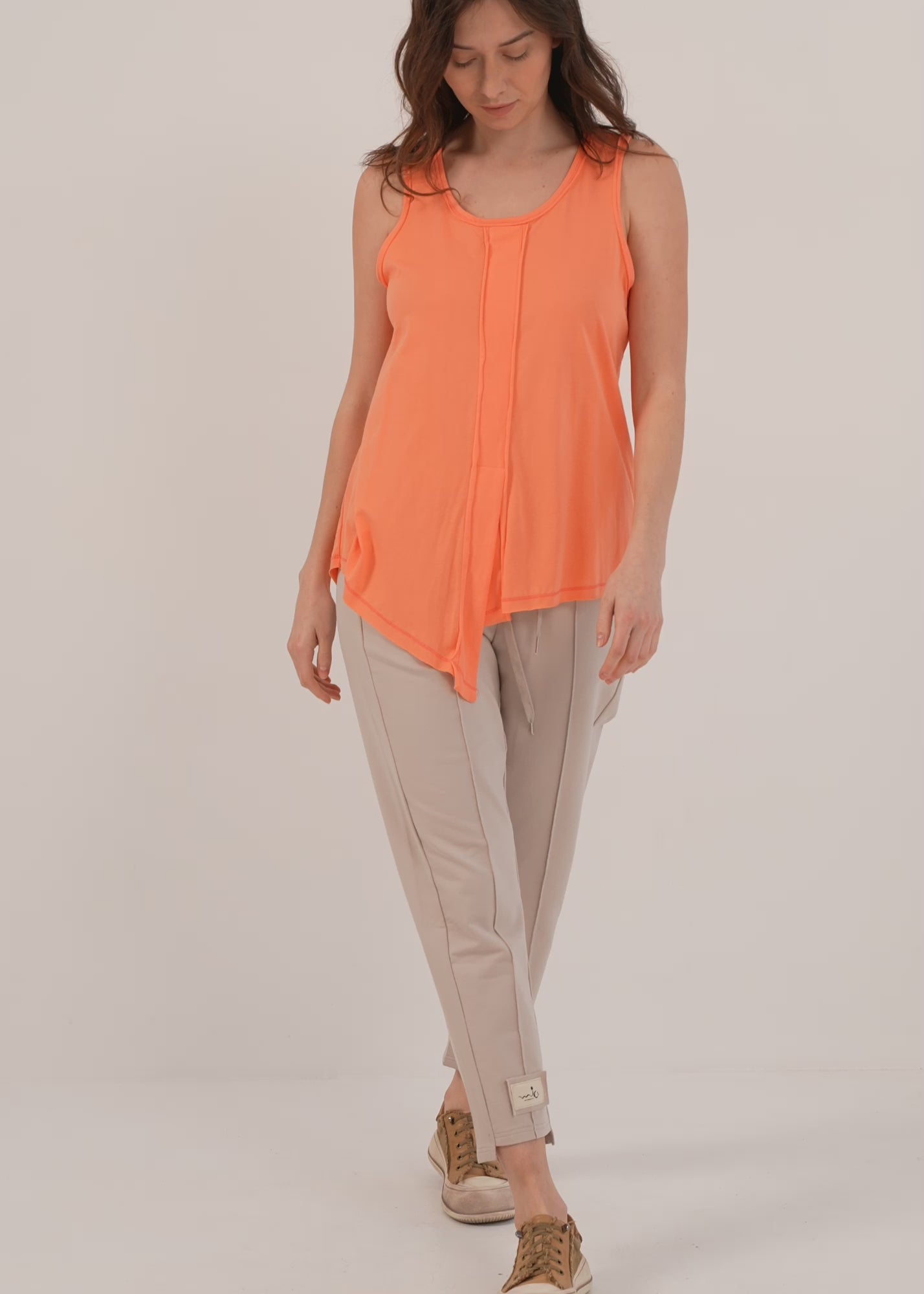 Asymmetric tank top stripe in the middle orange