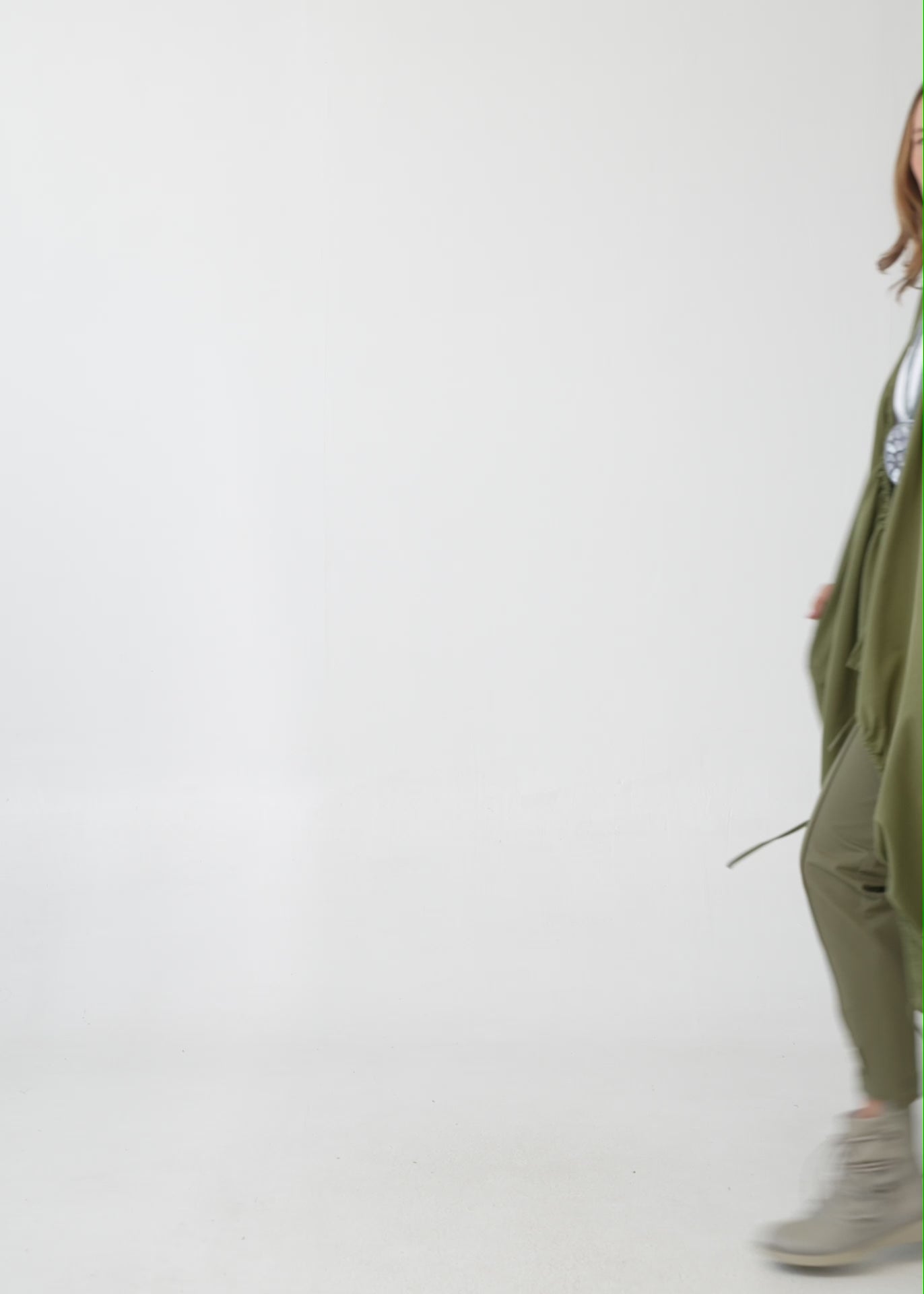 Long sleeveless top with light gray drawstring