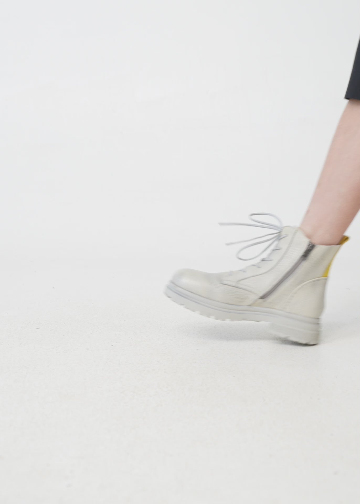 Washed gray leather boots with laces and zipper