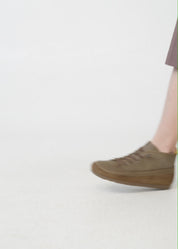 Women's soft leather shoes with brown rubber laces